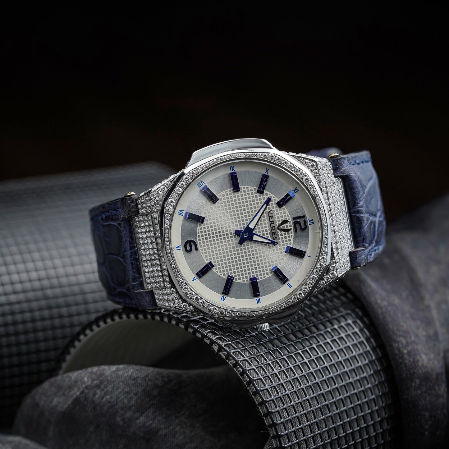 Luxury watch diamond-studded case 