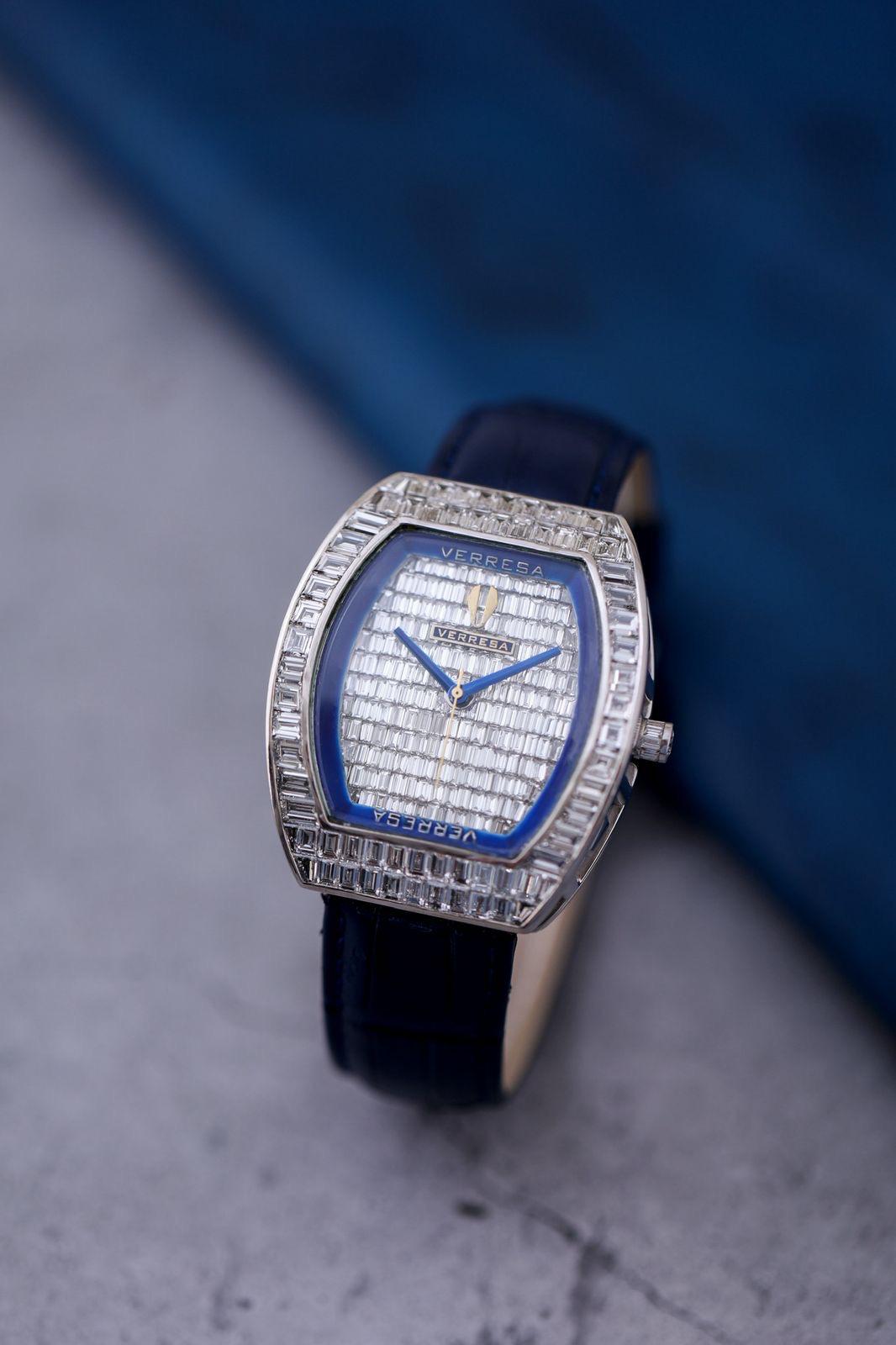 Luxury watch with diamond-studded case 